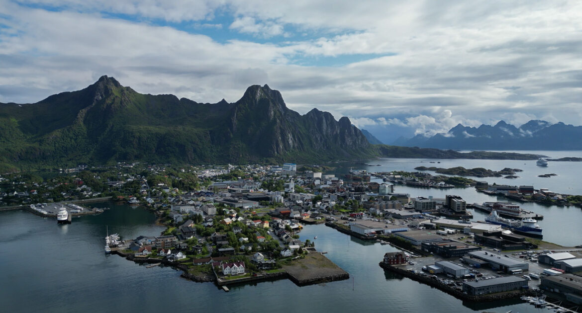 Lofoten Islands, Lofoten, Svolvær, Henningsvær